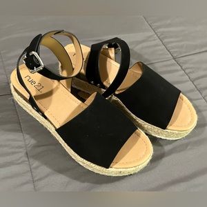 Rue 21 Sandals Size 10 Women’s Shoes Wedge Summer